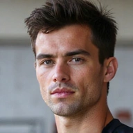 Ritratto di Marco V., atleta soddisfatto del piano nutrizionale personalizzato di NutriVita Italia.